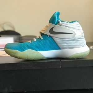 Kyrie II Christmas 🎄